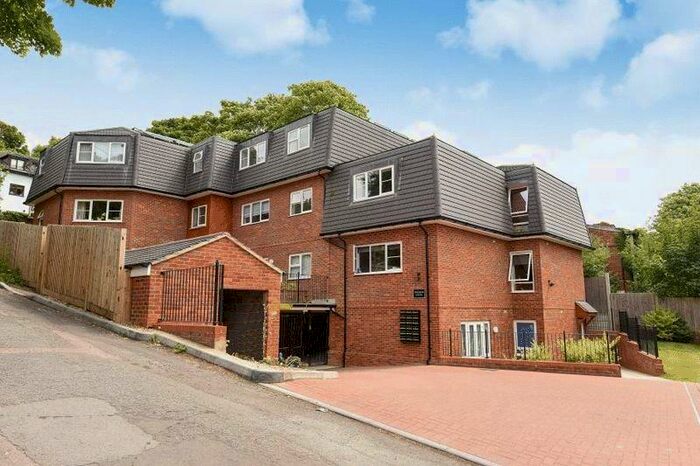 2 Bedroom Flat To Rent In Hospital Hill, Chesham, HP5