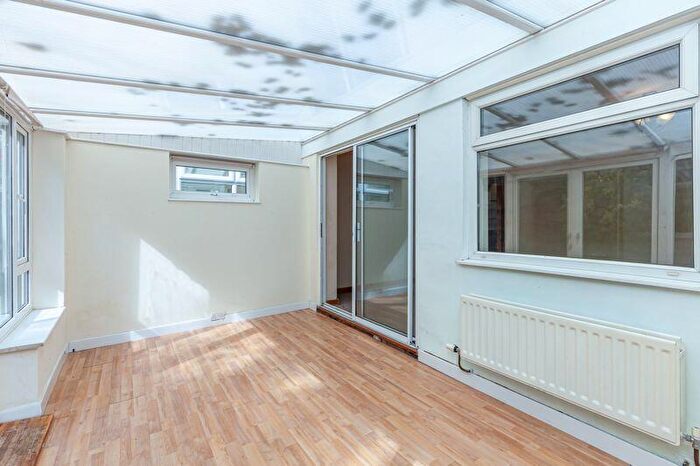 3 Bedroom Terraced House For Sale In Hanborough Close, Eynsham, OX29
