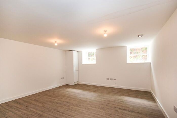 3 Bedroom Flat To Rent In Stoke Newington Church Street, N16