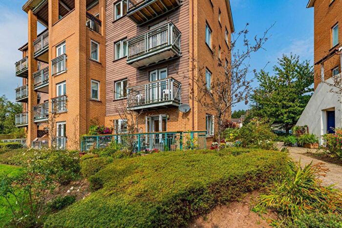 2 Bedroom Flat For Sale In Grangemoor Court, Cardiff, CF11