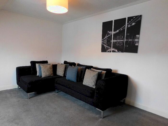 3 Bedroom Flat To Rent In Queen Street, Stirling Town, Stirling, FK8