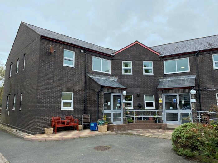1 Bedroom Apartment To Rent In Railway Place, Porthmadog, Gwynedd, LL49