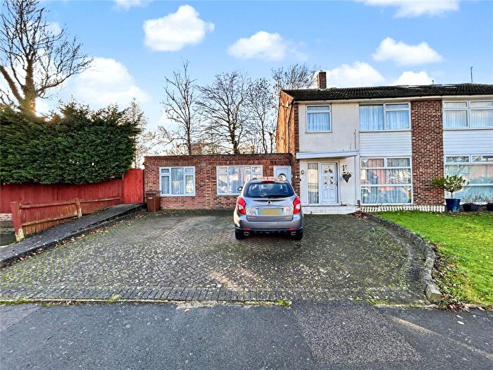 4 Bedroom End Of Terrace House For Sale In Wilmington Way, Twydall, Kent, ME8