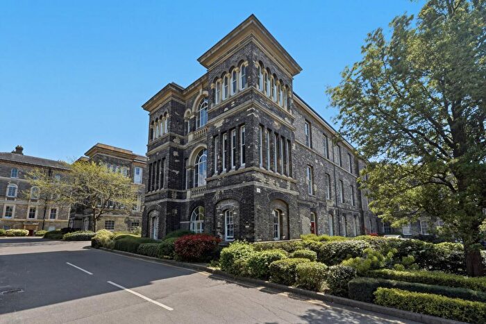 2 Bedroom Flat For Sale In Florence House, Shooters Hill, SE18