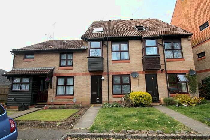 1 Bedroom Flat To Rent In Trenance, GU21