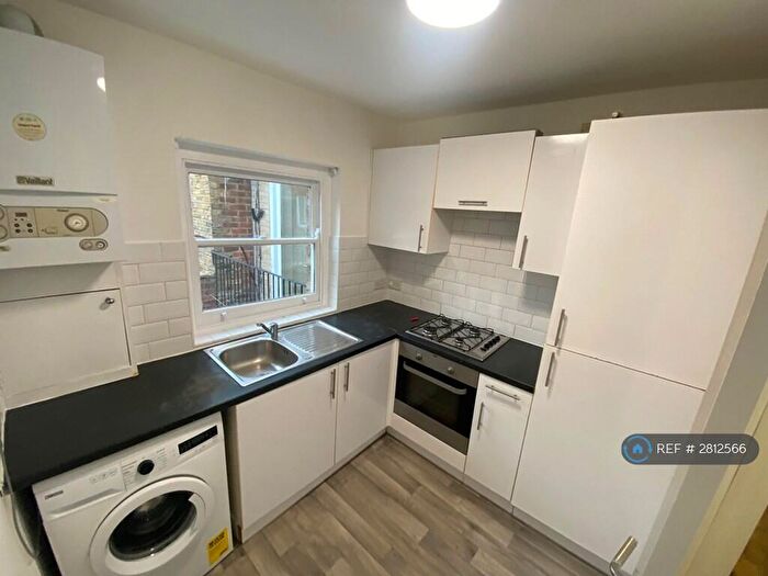 2 Bedroom Flat To Rent In West Green Road, London, N15