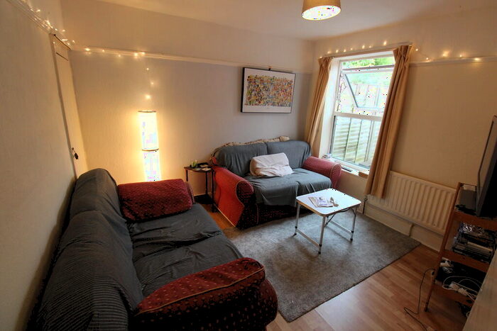 3 Bedroom Terraced House To Rent In Burton Road, Southampton, SO15