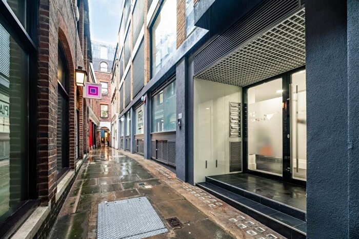 2 Bedroom Flat For Sale In Well Court, London, EC4M