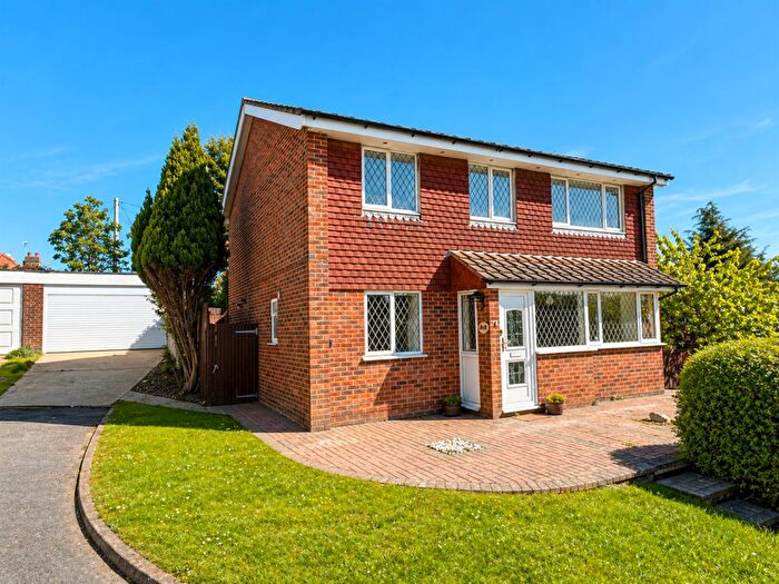4 Bedroom Detached House For Sale In Rustic Close, Peacehaven, BN10