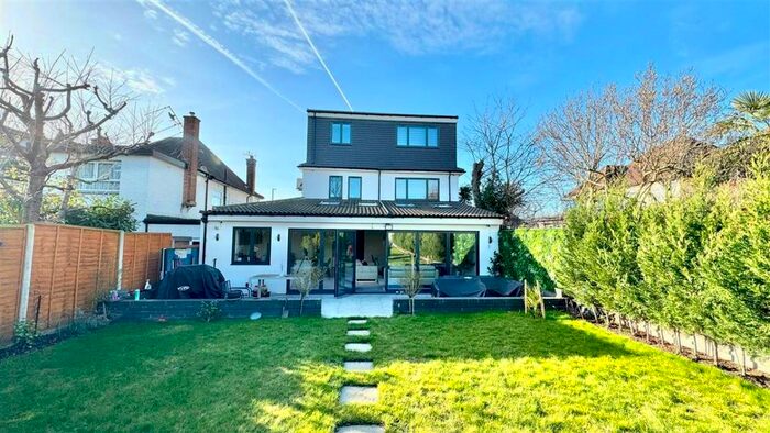 4 Bedroom Detached House To Rent In Broadfields Avenue, Edgware, Mill Hill Borders, HA8