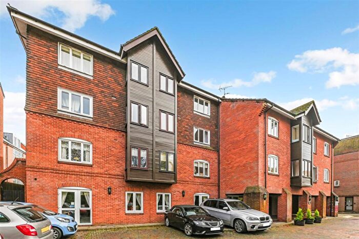 1 Bedroom Retirement Property For Sale In Stockbridge Road, Heather Court Stockbridge Road, PO19