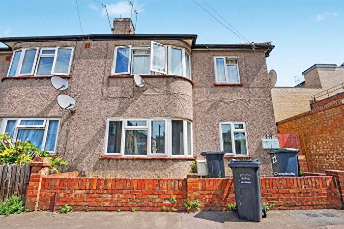 2 Bedroom Flat For Sale In Morena Street, London, SE6