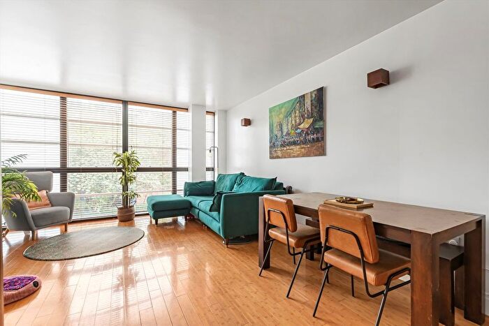 2 Bedroom Flat For Sale In London Road, Isleworth, TW7