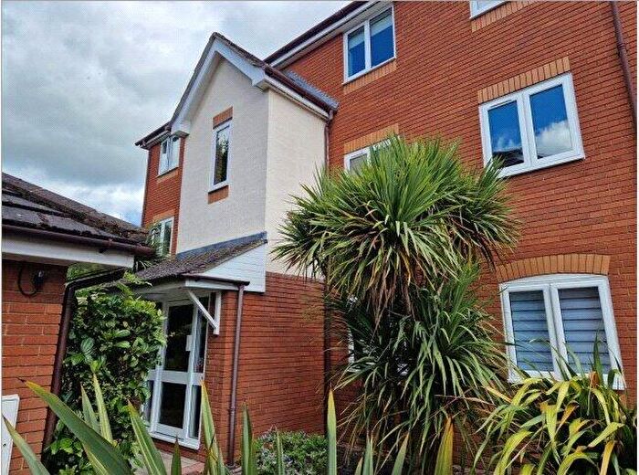 2 Bedroom Flat To Rent In Cleves Court, Firs Avenue, Windsor, SL4