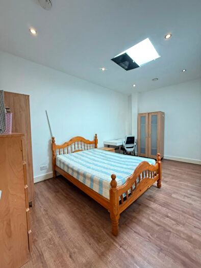 2 Bedroom Flat To Rent In Mile End Road, Stepney Green/Mile End, E1