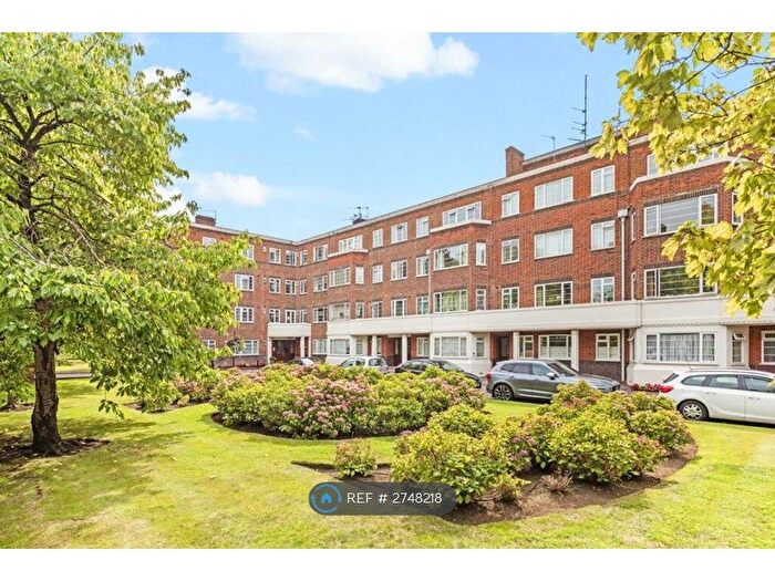2 Bedroom Flat To Rent In Sheen Court, Richmond, TW10