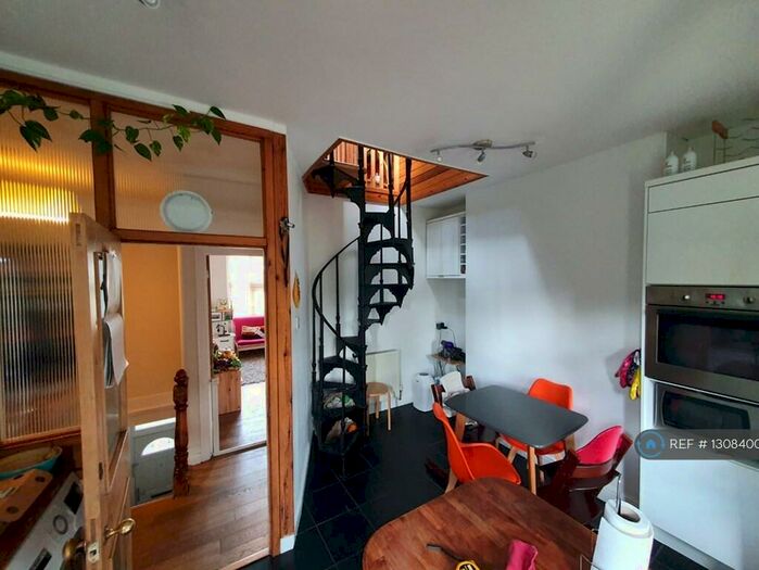 2 Bedroom Terraced House To Rent In Leslie Road, London, N2