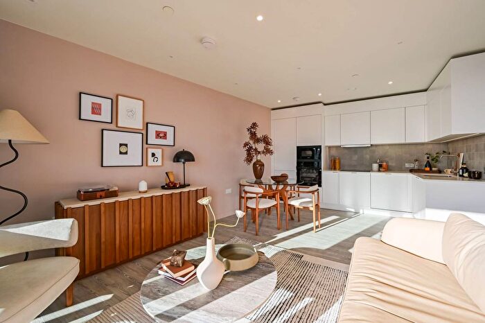 2 Bedroom Flat To Rent In Montfichet Road, Stratford, London, E20