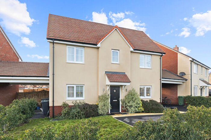 3 Bedroom Detached House For Sale In Blackwater Drive, Dunmow, Essex, CM6