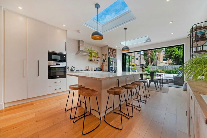 2 Bedroom Property To Rent In Trafalgar Road, London, SW19