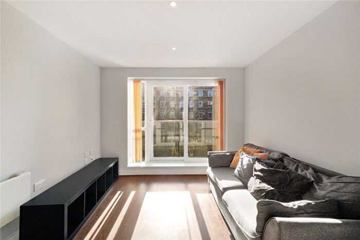 1 Bedroom Flat To Rent In Bromyard Avenue, Acton, W3