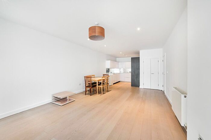 2 Bedroom Flat To Rent In Granite Apartments, River Gardens Walk, SE10