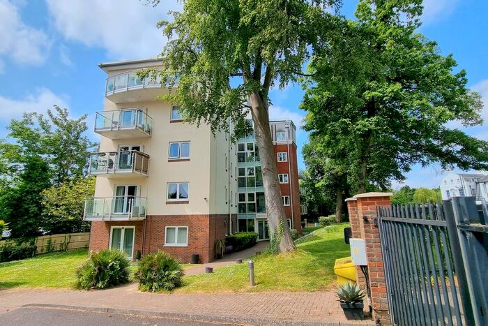 2 Bedroom Flat To Rent In Turners Hill Road, Pound Hill, Crawley, West Sussex., RH10