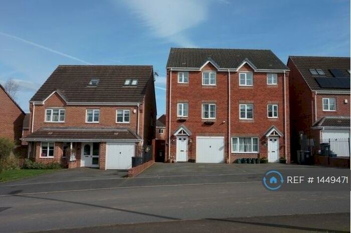4 Bedroom Semi-Detached House To Rent In Galingale View, Newcastle Under Lyme, ST5