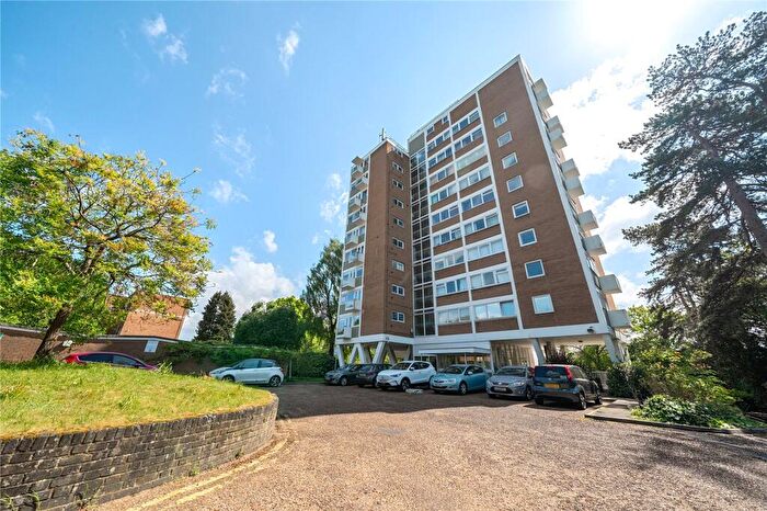 2 Bedroom Apartment For Sale In Guildford Road, Woking, Surrey, GU22