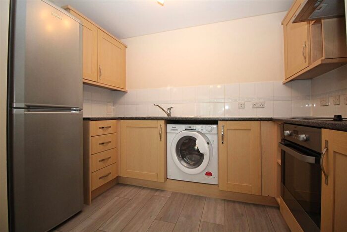 2 Bedroom Flat To Rent In Commonwealth Drive, Three Bridges, Crawley, West Sussex., RH10