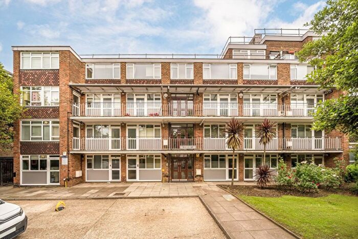 3 Bedroom Flat To Rent In Putney Hill, Putney Hill, SW15