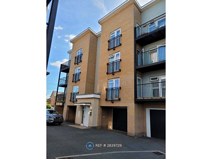 2 Bedroom Flat To Rent In The Chase, Grays, RM20