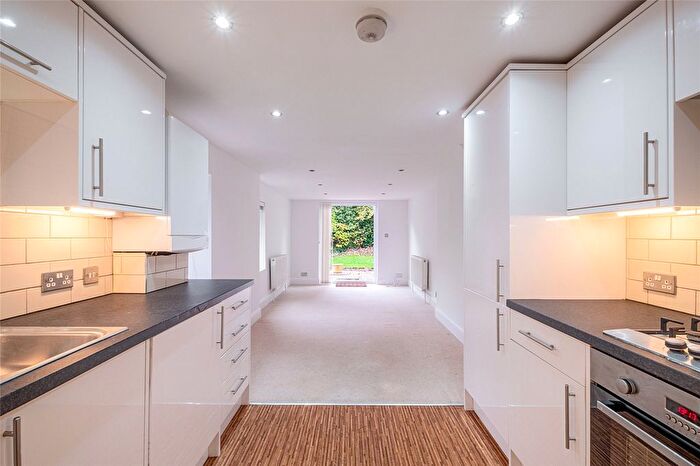 2 Bedroom Flat To Rent In Cornwall Road, Stroud Green, London, N4