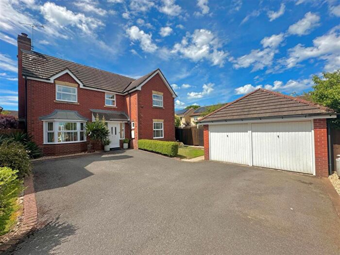 4 Bedroom Detached House For Sale In Brighton Way, Chippenham, SN14
