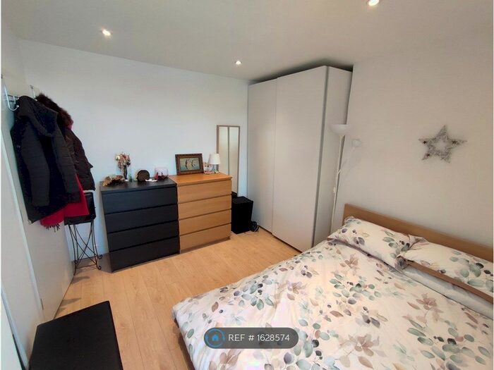 1 Bedroom Flat To Rent In Tooting High Street, London, SW17