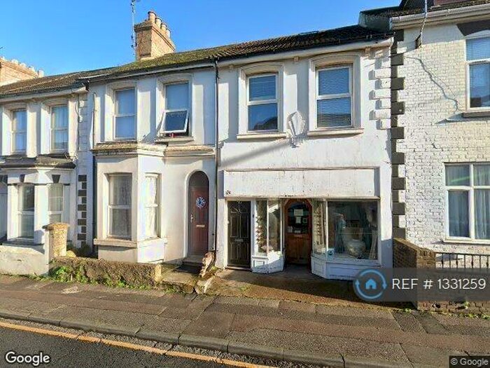 2 Bedroom Flat To Rent In Canterbury Street, Gillingham, ME7