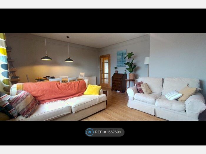 3 Bedroom Flat To Rent In Southfield Loan, Edinburgh, EH15