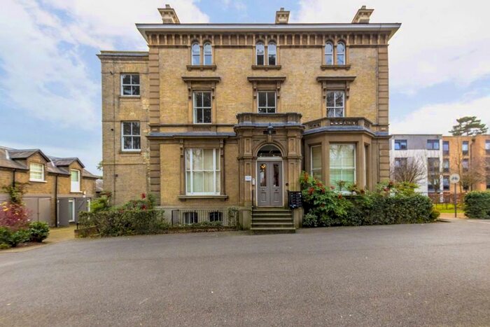 2 Bedroom Flat To Rent In West Hill, London, SW15