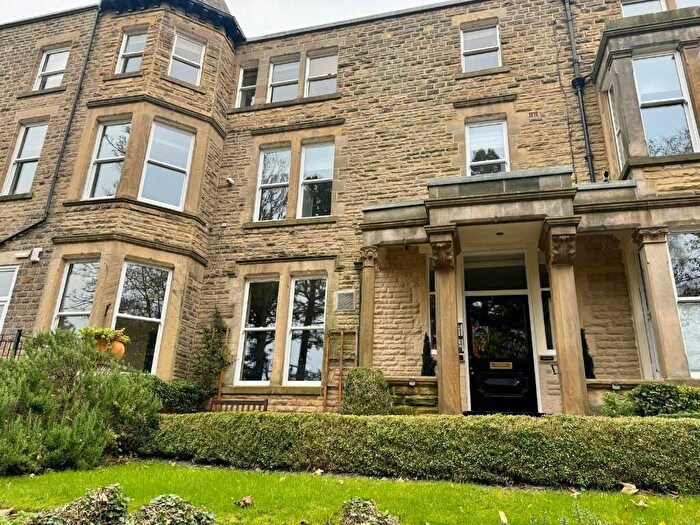 2 Bedroom Apartment To Rent In Valley Drive, Harrogate, North Yorkshire, HG2