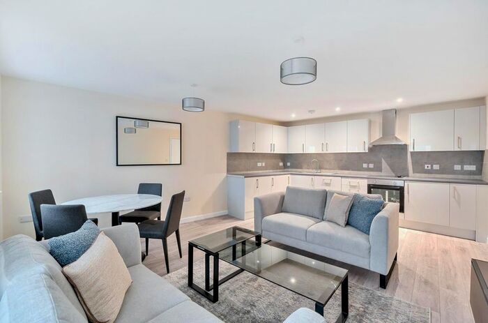 2 Bedroom Flat To Rent In Cheltenham House, Clare Street, Bristol, BS1