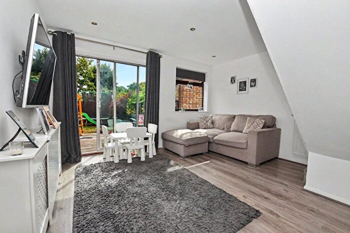 2 Bedroom Terraced House For Sale In Lenor Close, Bexleyheath, DA6