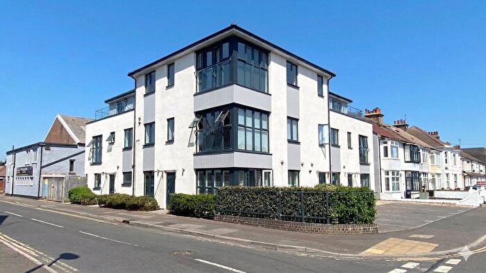 3 Bedroom Flat For Sale In Regal House, Penhill Road, Lancing, West Sussex, BN15