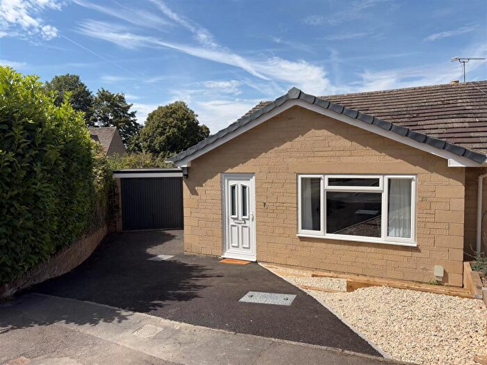 2 Bedroom Semi-Detached Bungalow For Sale In Chalford Close, Chipping Norton, OX7