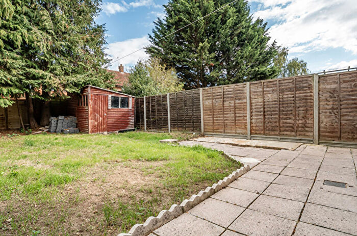 3 Bedroom End Of Terrace House For Sale In Chilwick Road, Slough, Berkshire, SL2