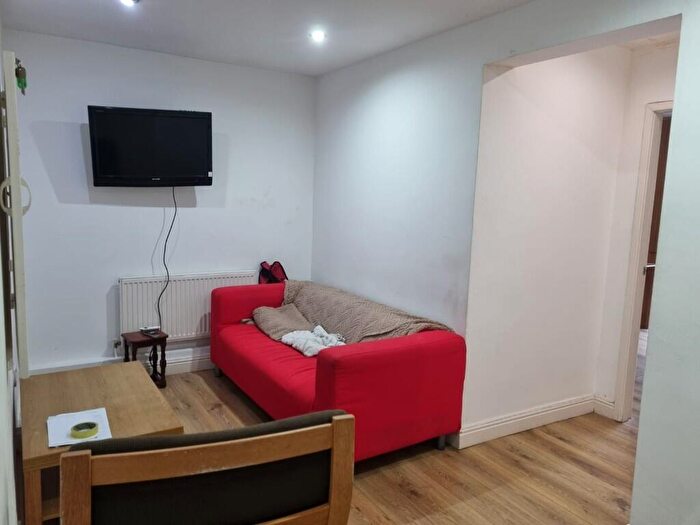 3 Bedroom Apartment To Rent In Belle Vue Road, Leeds, West Yorkshire, LS3