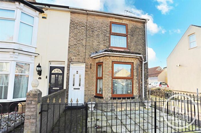 3 Bedroom End Of Terrace House For Sale In Lorne Park Road, Kirkley, NR33
