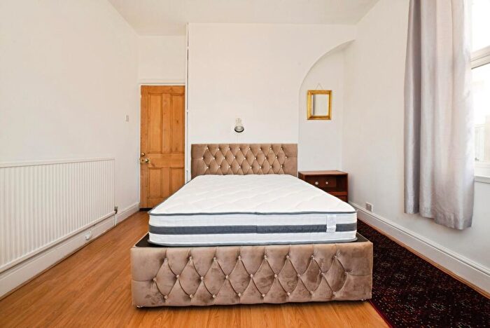 3 Bedroom Flat To Rent In Shirley Road, Cardiff, CF23