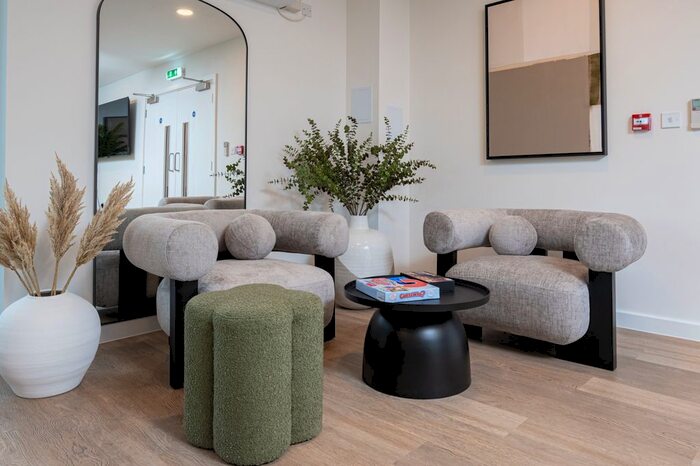 2 Bedroom Flat To Rent In Station Avenue, Walton-On-Thames, KT12