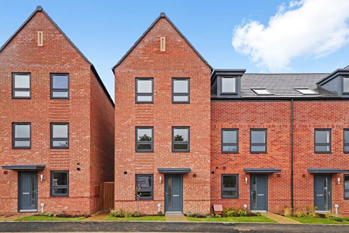 3 Bedroom End Of Terrace House To Rent In Bedroom End Of Terrace House In Betony Meadow, Dunstable, LU5