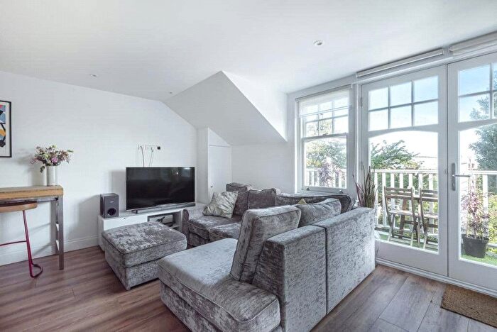 2 Bedroom Flat To Rent In Raglan House, Queens Avenue, Muswell Hill, N10